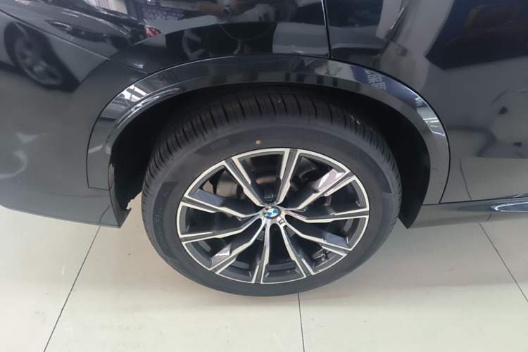 Used BMW X5 2022 Restyled xDrive 30Li M Sport Package Right Rear Wheel Hub