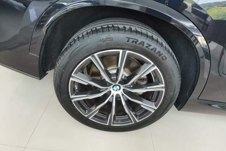 Used BMW X5 2022 Restyled xDrive 30Li Luxury Version M Sport Package Right Rear Wheel Hub