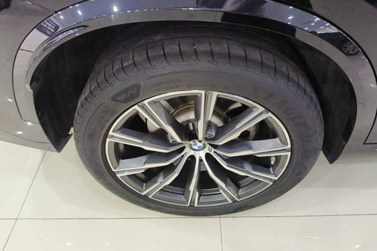 Used BMW X5 2022 xDrive 30Li Luxury M Sport Package Right Rear Wheel Hub