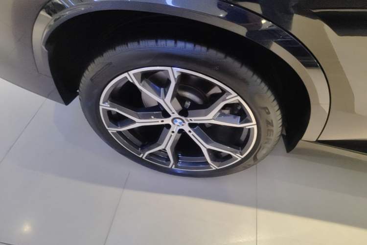 Used BMW X5 2022 Restyled xDrive 40Li M Sport Package Right Rear Wheel Hub