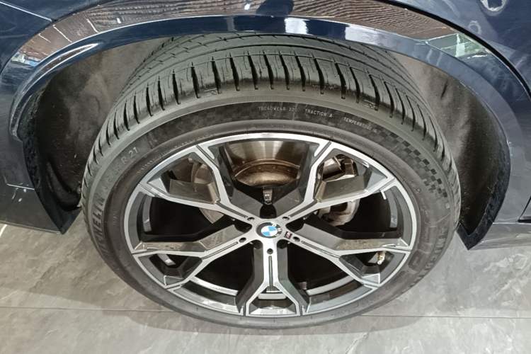 Used BMW X5 2022 Restyled xDrive 30Li Luxury Version M Sport Package Right Rear Wheel Hub