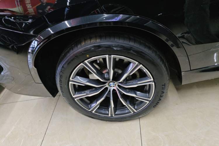 Used BMW X5 2022 Restyled xDrive 30Li Luxury Version M Sport Package Right Rear Wheel Hub