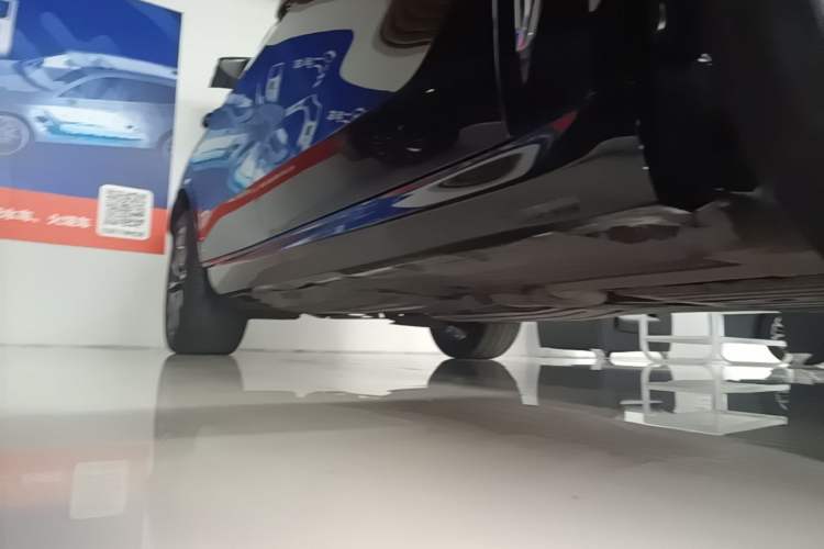 Used BMW X5 2022 Restyled xDrive 30Li Luxury Version M Sport Package Right Side Sill