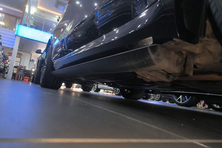 Used BMW X5 2022 Restyled xDrive 30Li Luxury Version M Sport Package Right Side Sill