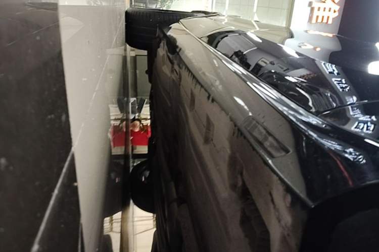 Used BMW X5 2022 Restyled xDrive 40Li M Sport Package Right Side Sill