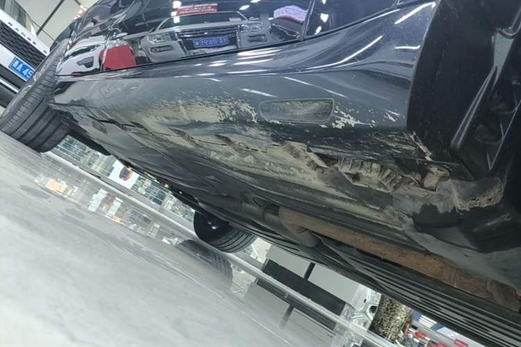 Used BMW X5 2022 Restyled xDrive 30Li Luxury Version M Sport Package Right Side Sill
