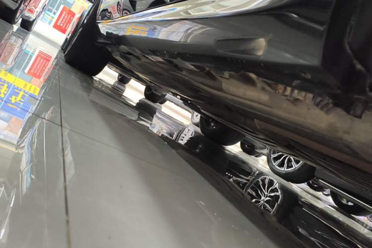 Used BMW X5 2022 Restyled xDrive 30Li Luxury Version M Sport Package Right Side Sill