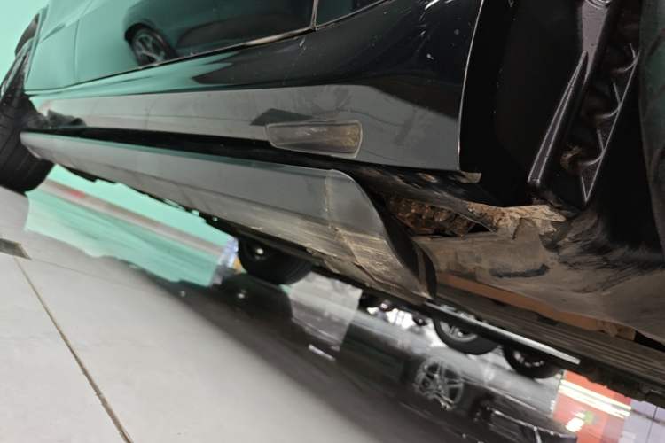 Used BMW X5 2022 Restyled xDrive 30Li Luxury Version M Sport Package Right Side Sill
