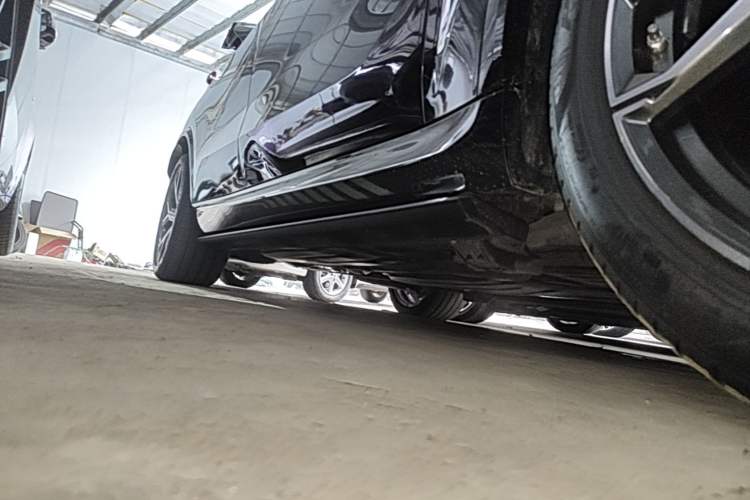 Used BMW X5 2022 Restyled xDrive 40Li M Sport Package Right Side Sill