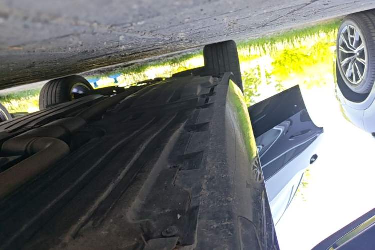 Used BMW X5 2022 xDrive 30Li M Sport Package Right Side Sill