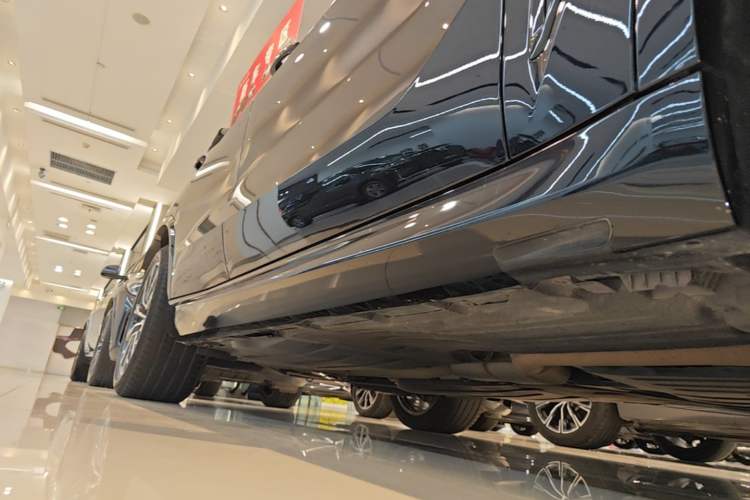 Used BMW X5 2022 xDrive30i M Sport Package Right Side Sill