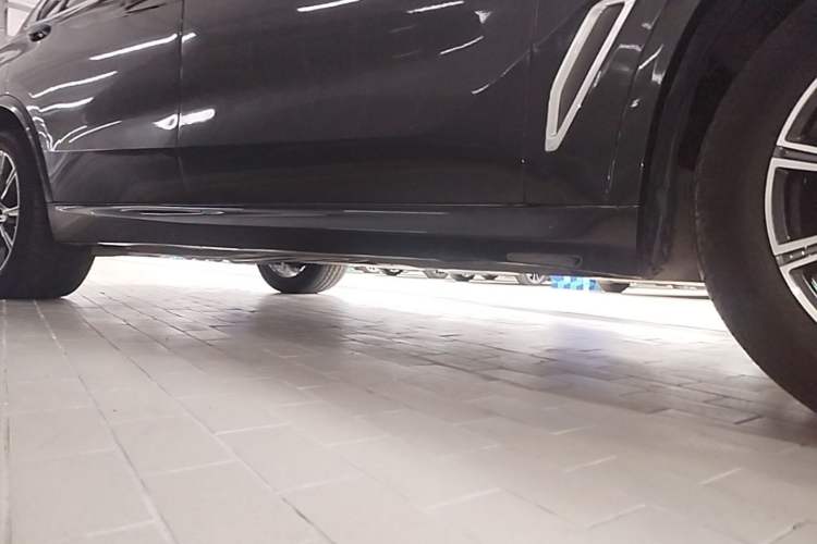 Used BMW X5 2022 Restyled xDrive 30Li Luxury Version M Sport Package Right Side Sill