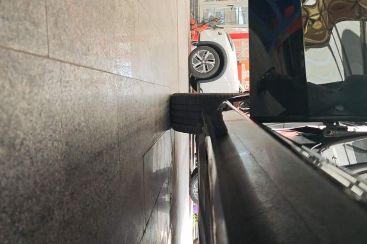 Used BMW X5 2022 Restyled xDrive 40Li M Sport Package Right Side Sill