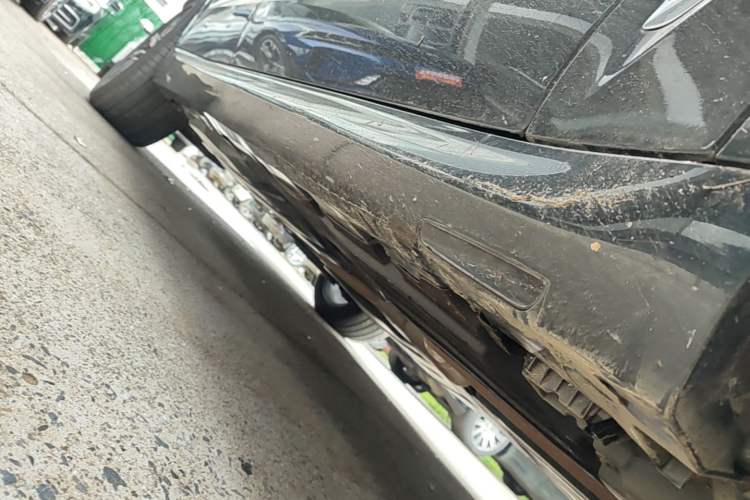 Used BMW X5 2022 Restyled xDrive 30Li Luxury Version M Sport Package Right Side Sill