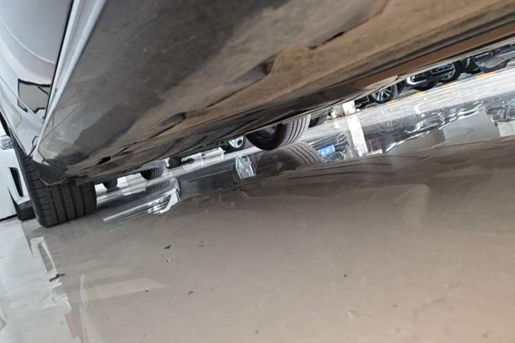 Used BMW X5 2022 xDrive 40Li Luxury Edition M Sport Package Right Side Sill