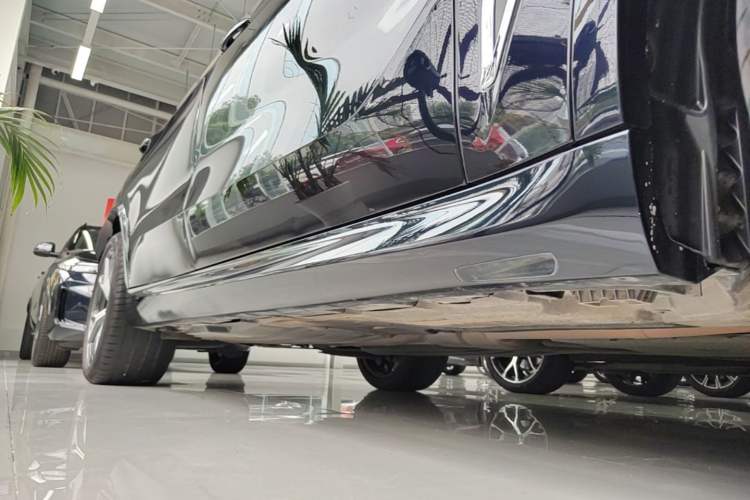 Used BMW X5 2022 Restyled xDrive 40Li M Sport Package Right Side Sill