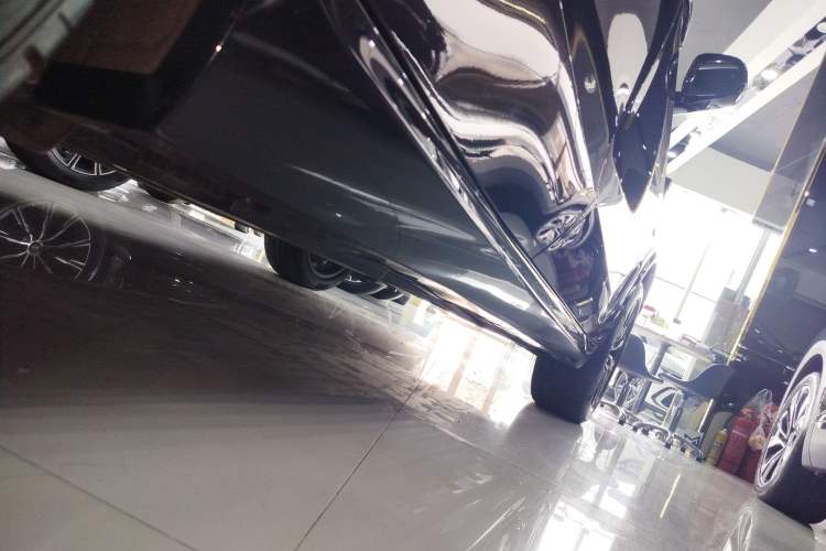 Used BMW X5 2022 Restyled xDrive 30Li Luxury Version M Sport Package Right Side Sill