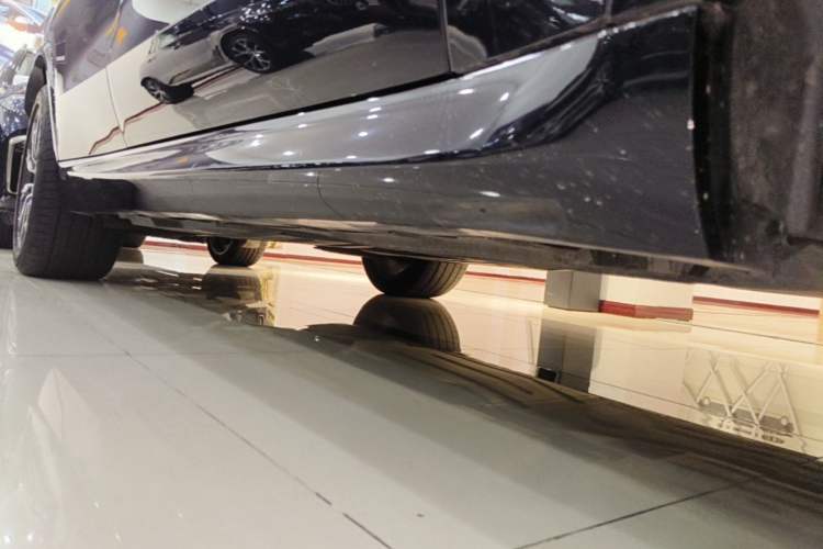 Used BMW X5 2022 xDrive 30Li Luxury M Sport Package Right Side Sill