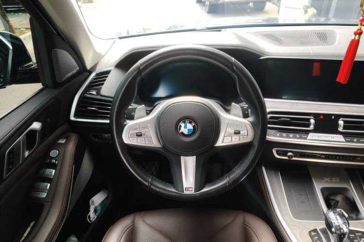 Used BMW X5 2022 xDrive 30Li Luxury M Sport Package Steering Wheel