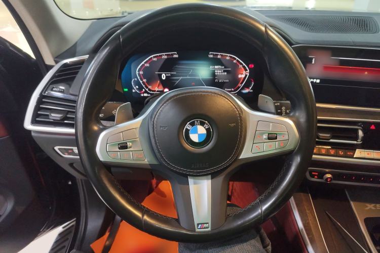 Used BMW X5 2022 Restyled xDrive 30Li Luxury Version M Sport Package Steering Wheel