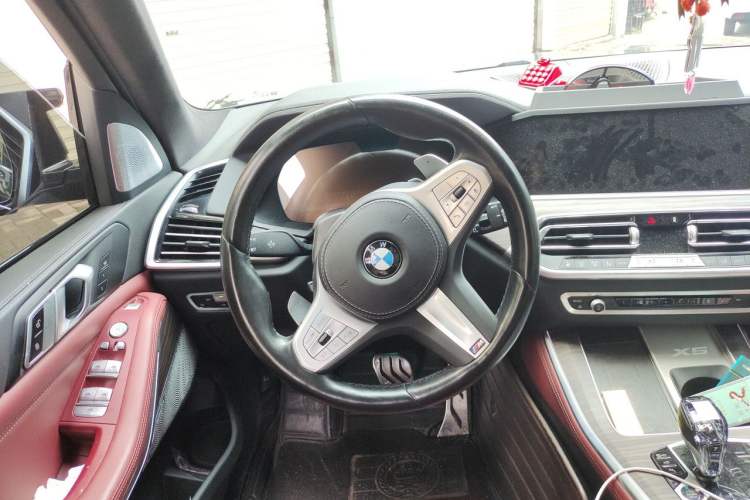 Used BMW X5 2022 xDrive 40Li M Sport Package Steering Wheel