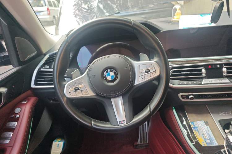 Used BMW X5 2022 Restyled xDrive 30Li Luxury Version M Sport Package Steering Wheel