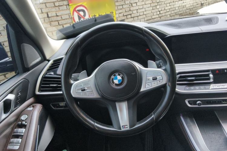 Used BMW X5 2022 xDrive 30Li Luxury M Sport Package Steering Wheel