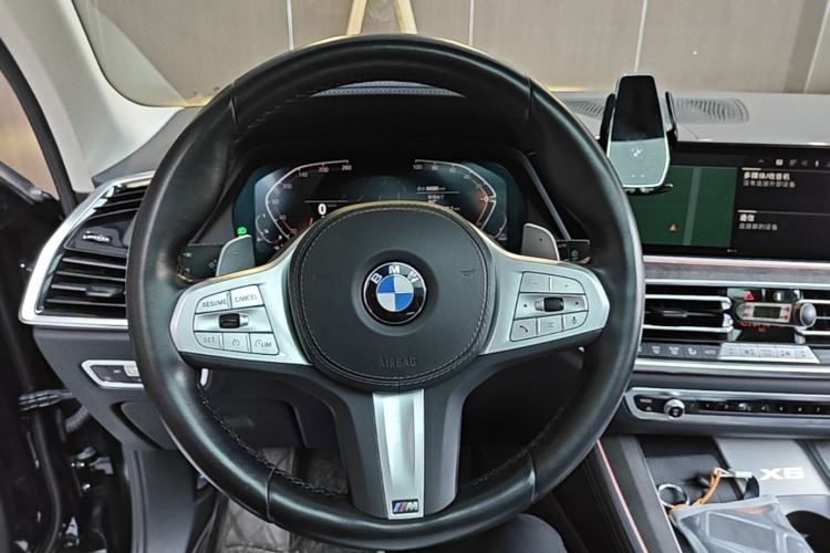 Used BMW X5 2022 xDrive 30Li Luxury M Sport Package Steering Wheel