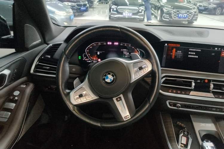 Used BMW X5 2022 Restyled xDrive 40Li Luxury Edition M Sport Package Steering Wheel