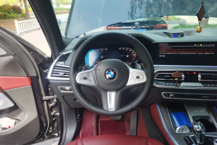 Used BMW X5 2022 xDrive 40Li M Sport Package Steering Wheel
