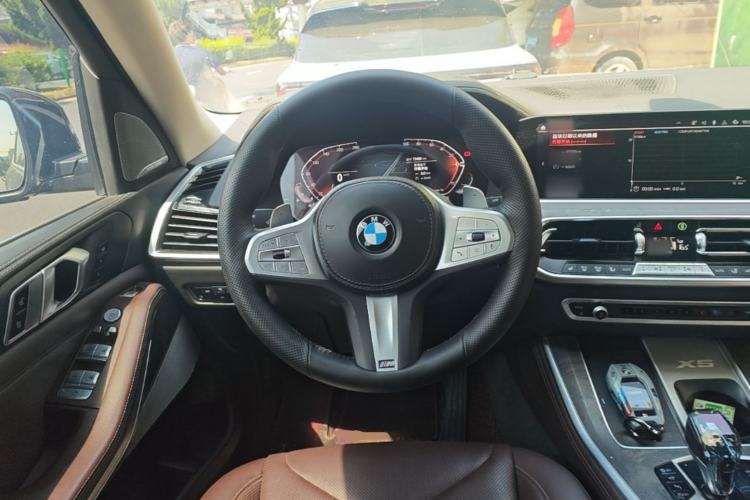 Used BMW X5 2022 xDrive 30Li Luxury M Sport Package Steering Wheel