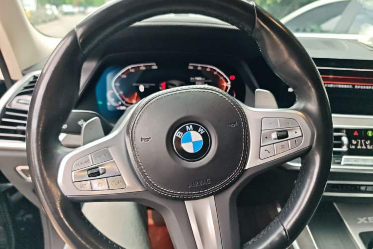 Used BMW X5 2022 Restyled xDrive 30Li Luxury Version M Sport Package Steering Wheel