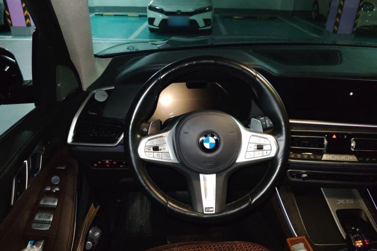 Used BMW X5 2022 xDrive 30Li M Sport Package Steering Wheel