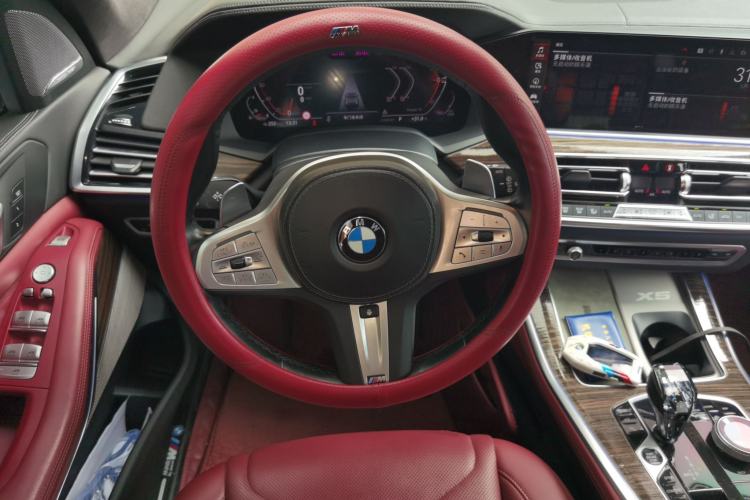 Used BMW X5 2022 xDrive 40Li Luxury Edition M Sport Package Steering Wheel