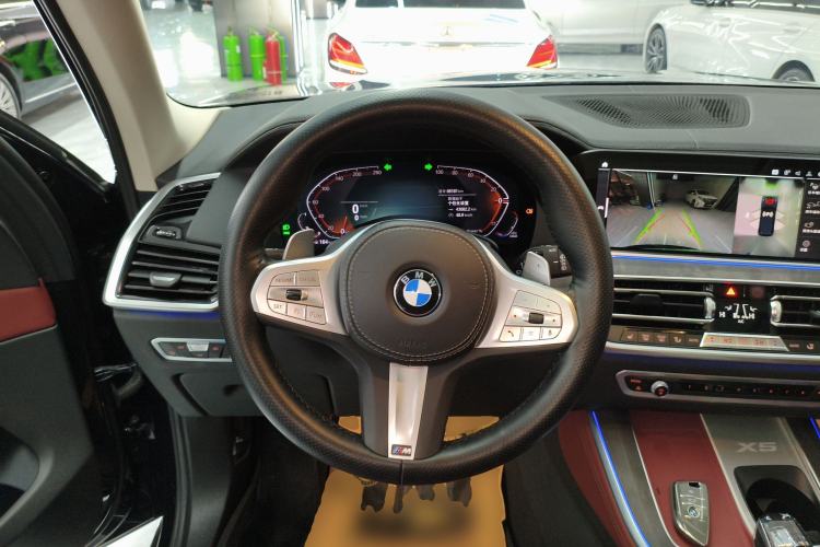 Used BMW X5 2022 xDrive 30Li Luxury M Sport Package Steering Wheel