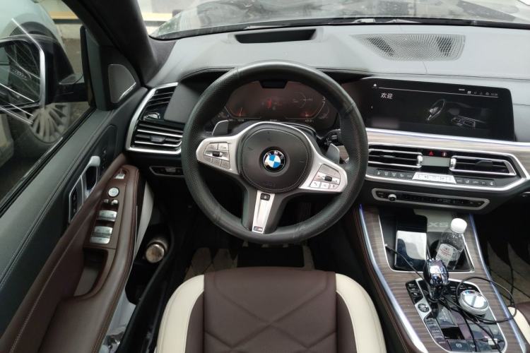Used BMW X5 2022 xDrive 40Li Luxury Edition M Sport Package Steering Wheel