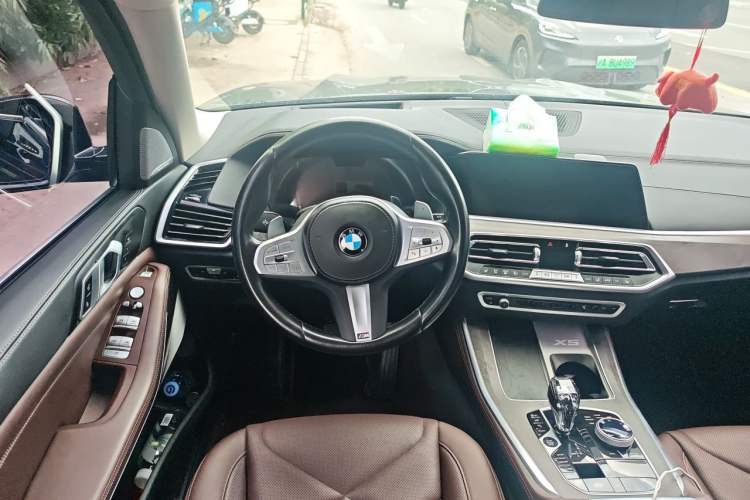 Used BMW X5 2022 Restyled xDrive 30Li Luxury Version M Sport Package Steering Wheel