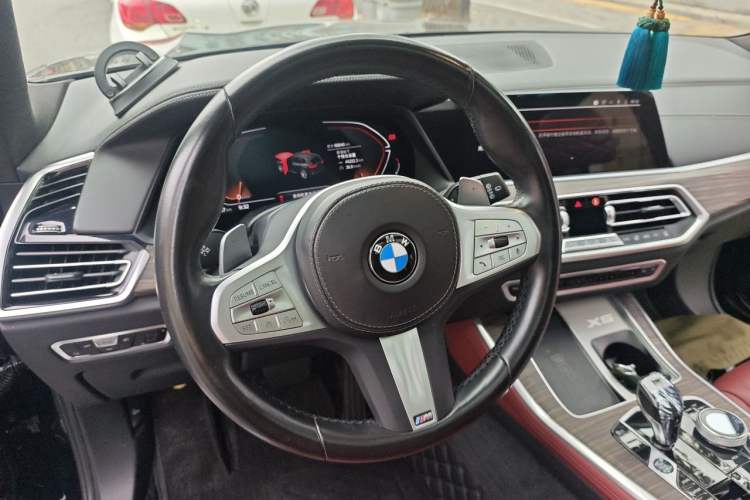 Used BMW X5 2022 xDrive 40Li M Sport Package Steering Wheel