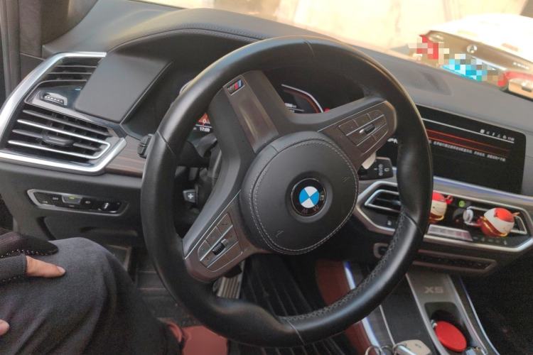 Used BMW X5 2022 xDrive 40Li M Sport Package Steering Wheel