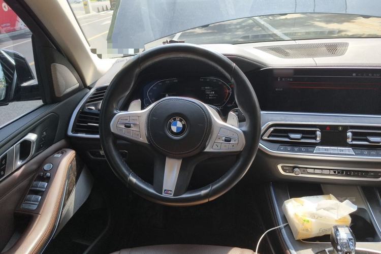 Used BMW X5 2022 xDrive 30Li Luxury M Sport Package Steering Wheel