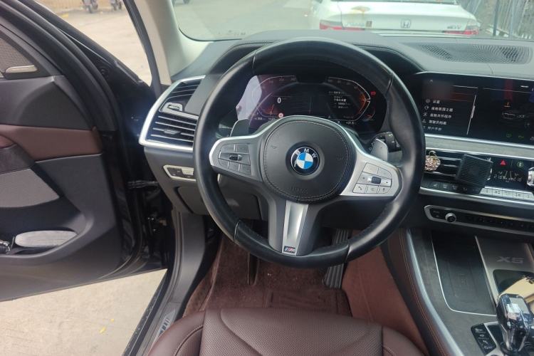 Used BMW X5 2022 Restyled xDrive 30Li Luxury Version M Sport Package Steering Wheel
