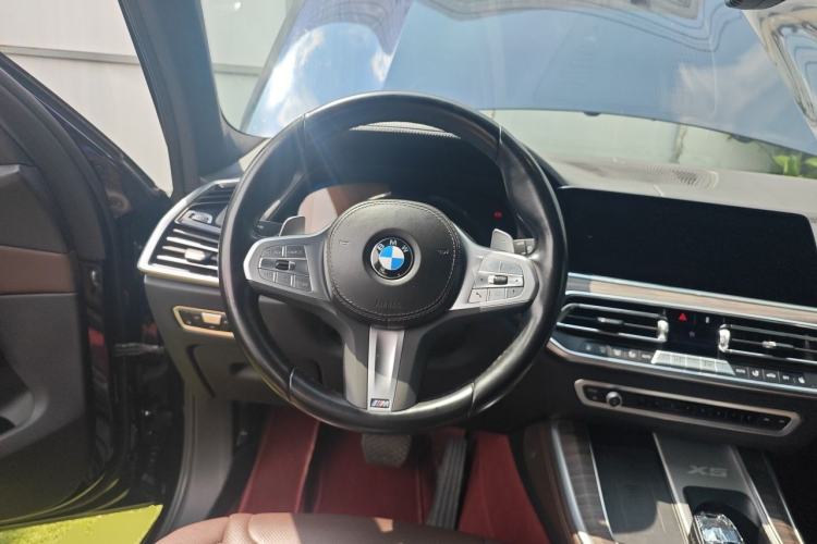 Used BMW X5 2022 xDrive 40Li M Sport Package Steering Wheel