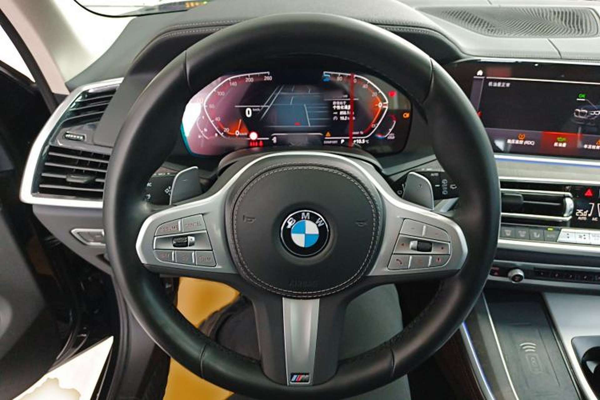 Used BMW X5 2022 Restyled xDrive 30Li Luxury Version M Sport Package Steering Wheel