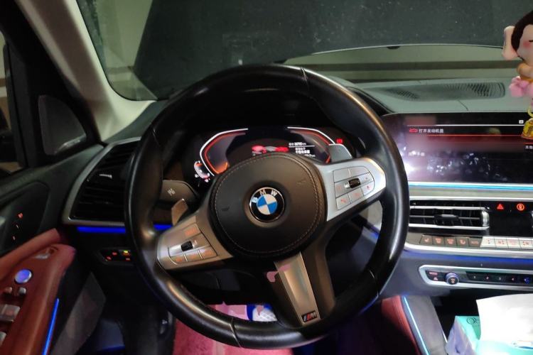 Used BMW X5 2022 xDrive 30Li Luxury M Sport Package Steering Wheel