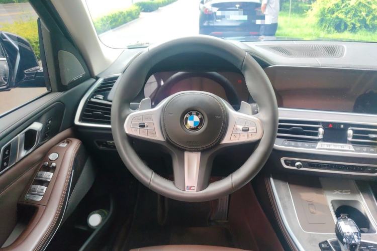 Used BMW X5 2022 xDrive 30Li M Sport Package Steering Wheel