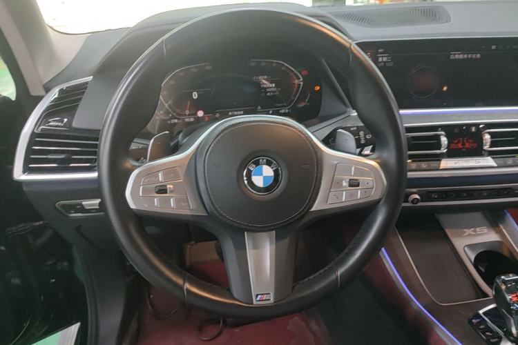 Used BMW X5 2022 Restyled xDrive 30Li Luxury Version M Sport Package Steering Wheel