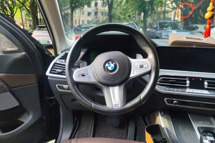 Used BMW X5 2022 Restyled xDrive 30Li Luxury Version M Sport Package Steering Wheel