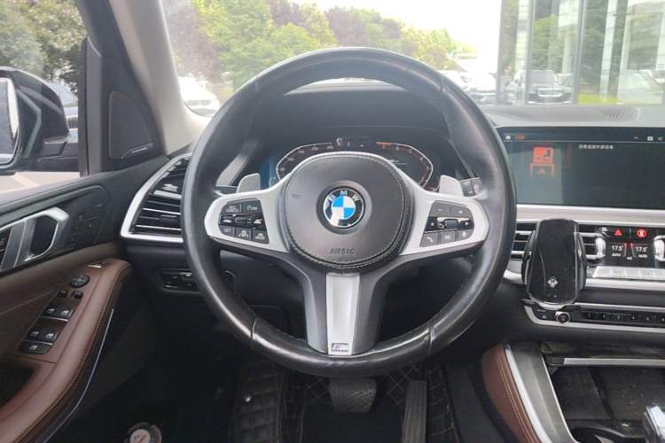 Used BMW X5 2022 xDrive40i Luxury Edition M Sport Package Steering Wheel