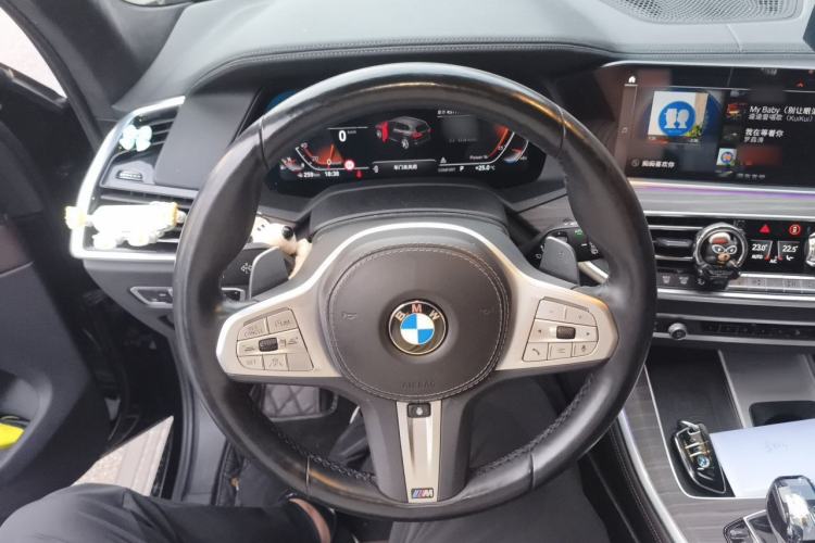 Used BMW X5 2022 xDrive 40Li Luxury Edition M Sport Package Steering Wheel