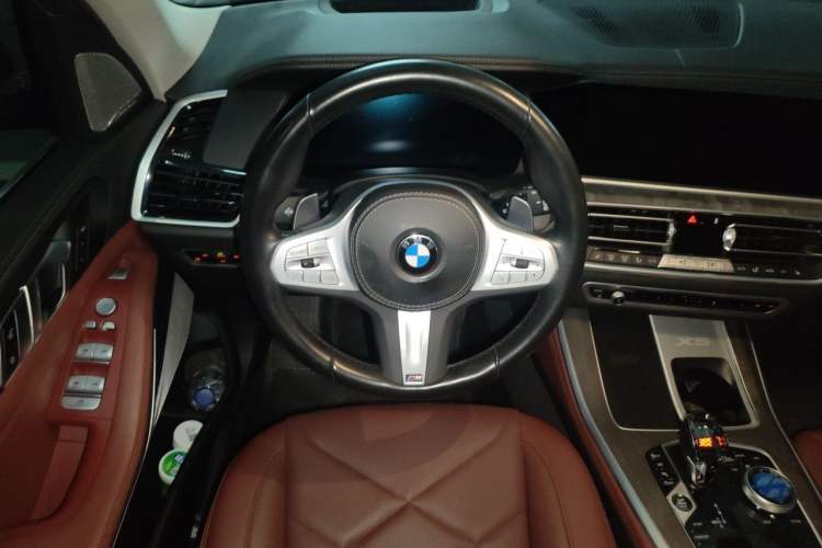 Used BMW X5 2022 Restyled xDrive 30Li Luxury Version M Sport Package Steering Wheel